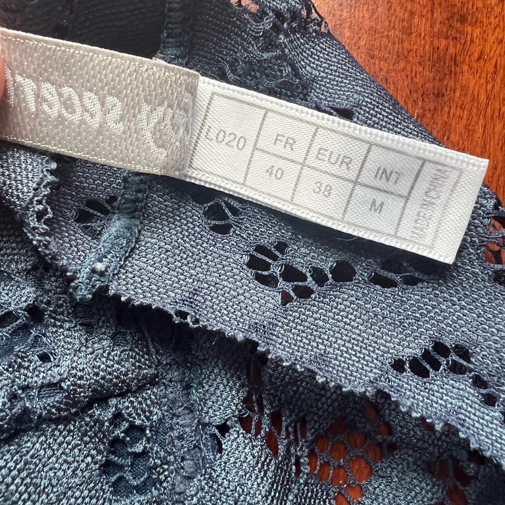 🌻Ivy Secret bralette-padded. Size medium fits more like a small.🌻 - Picture 5 of 5